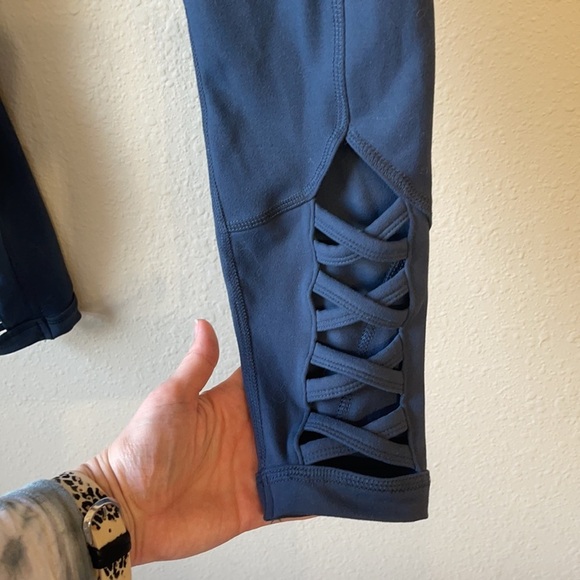 Yogalicious Blue High Waist Cutout Crop Leggings Size Small - Picture 10 of 10